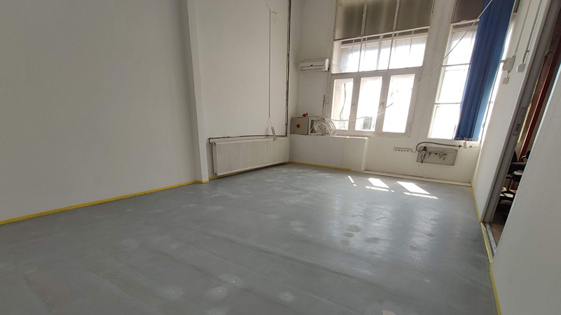 ESD poliuretán fedőbevonat kivitelezése